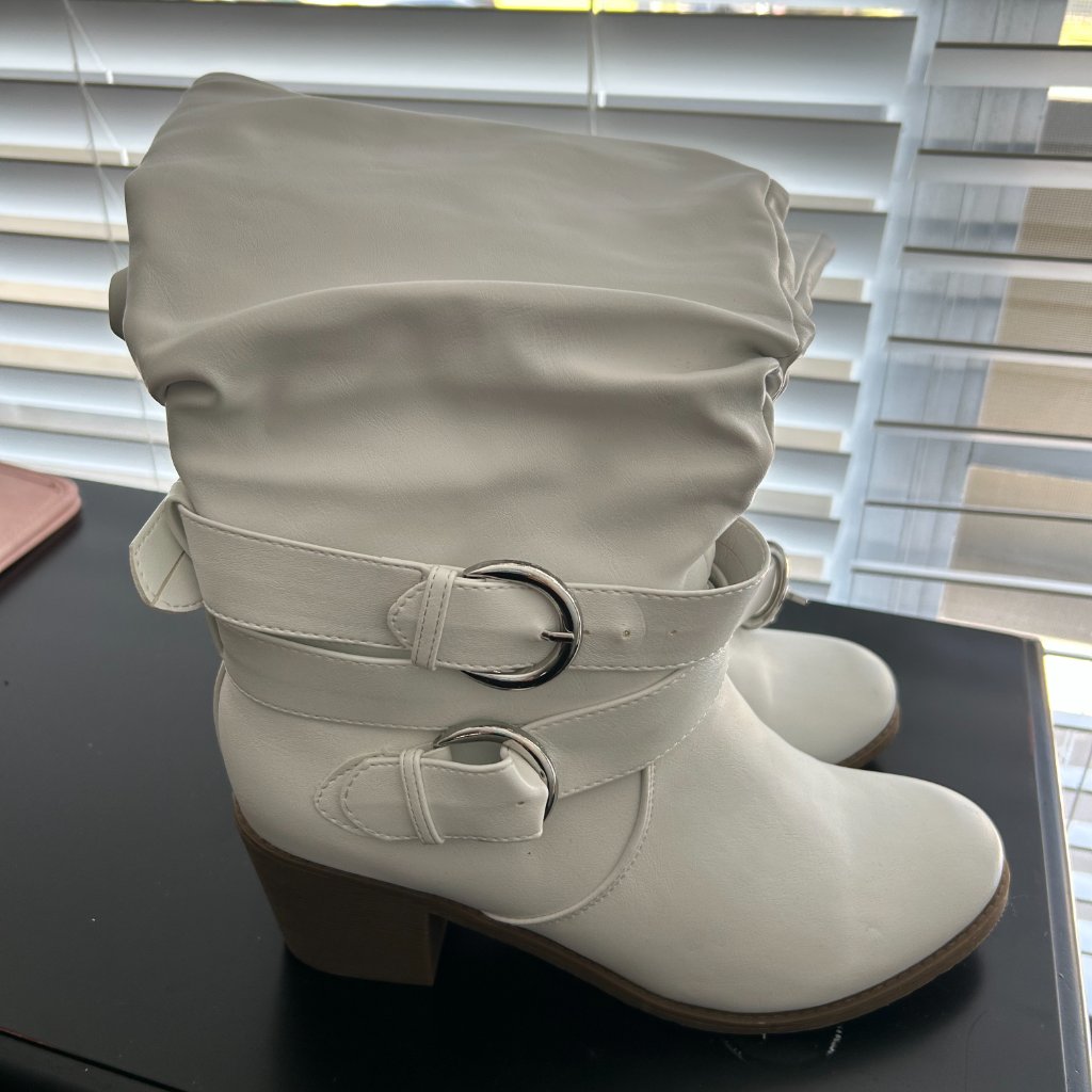 White Fashion Boots, Size 8 New Gorgeous Low Heel, Wider Calf